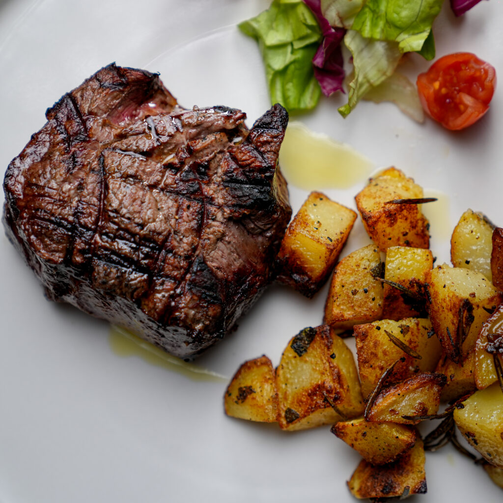 Filetto alla griglia con patate arrosto