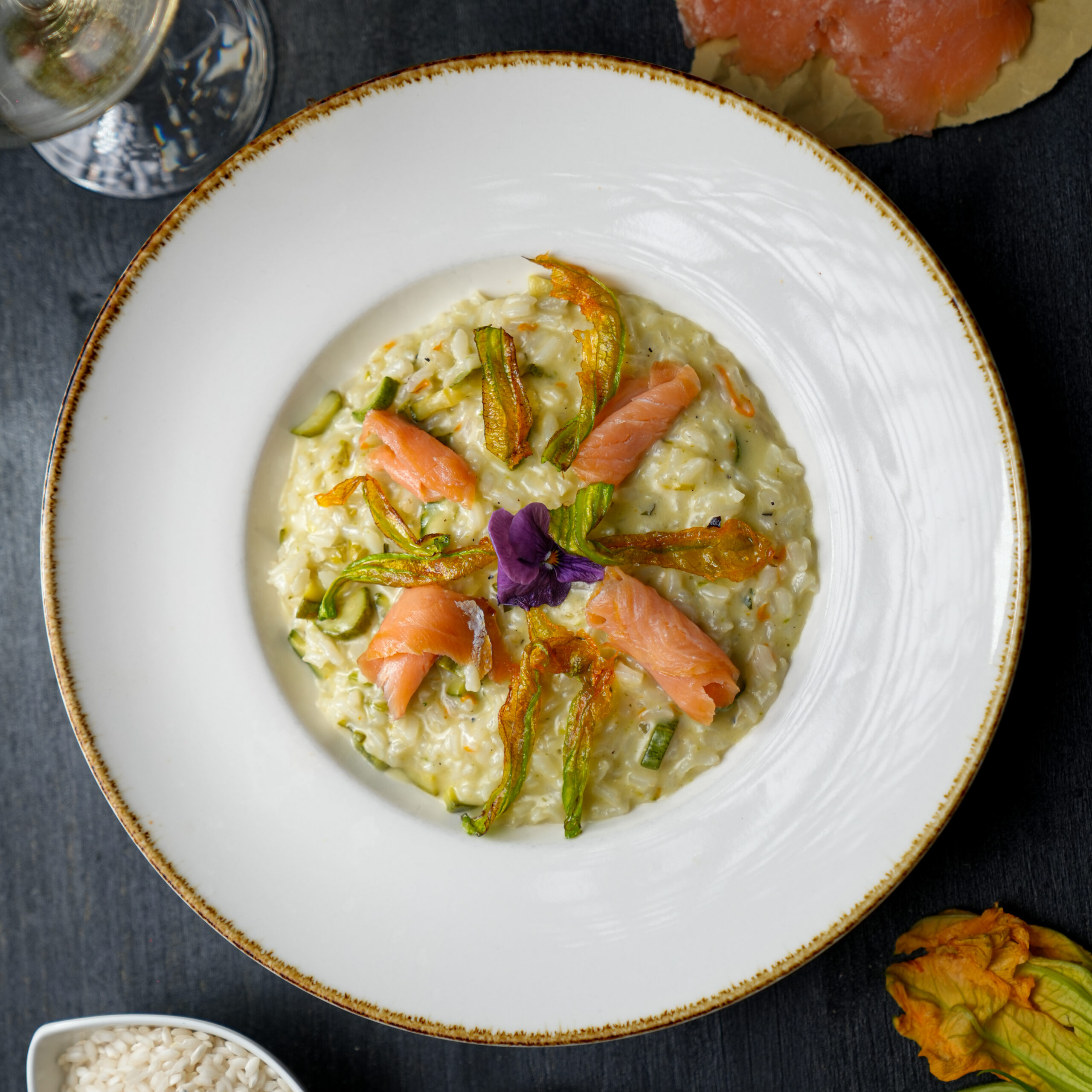Risotto con crema di zucchine e salmone affumicato