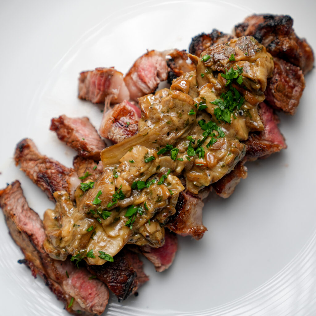 Tagliata di costola di bistecca con funghi porcini